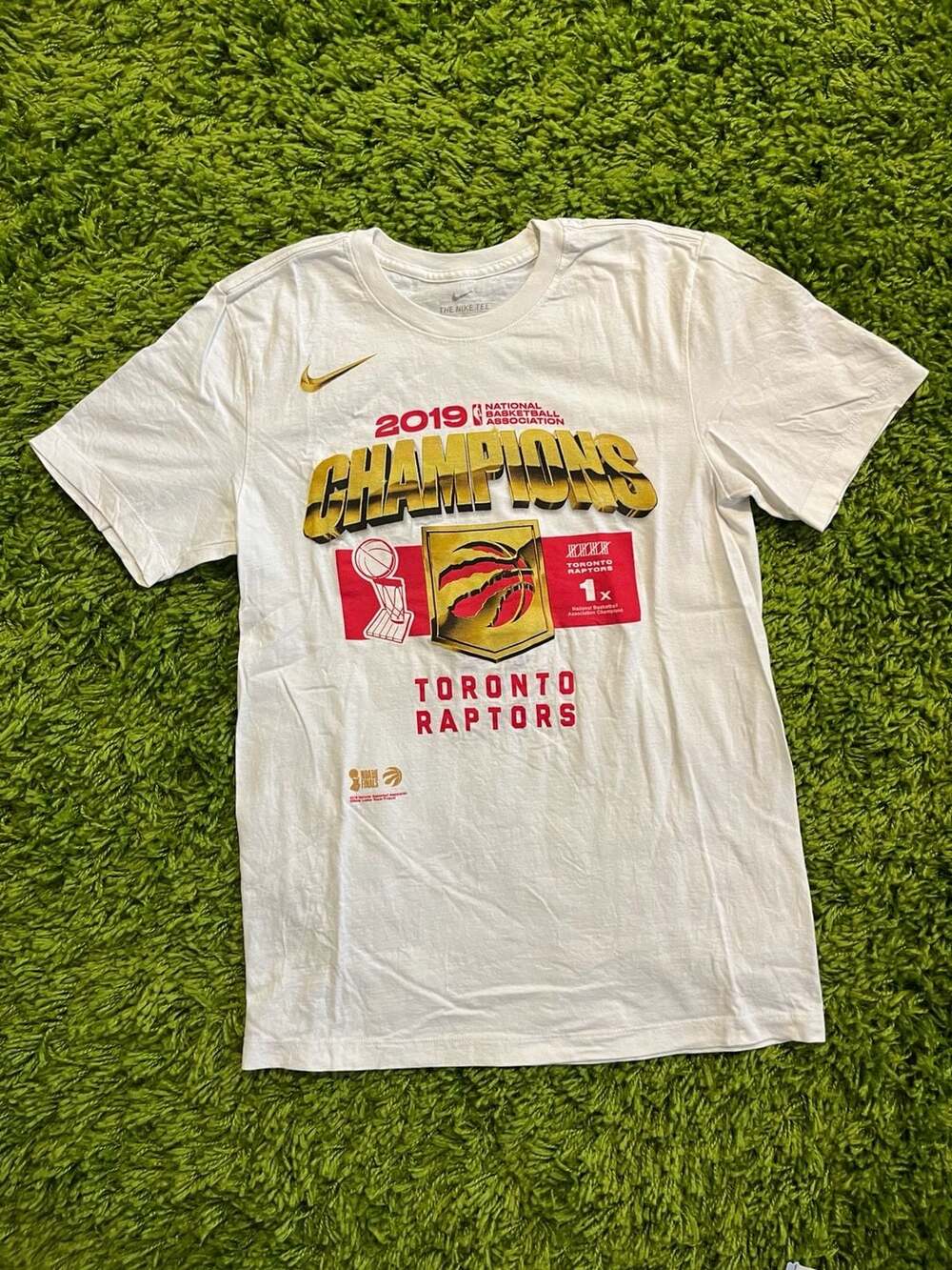 2019 Raptors Champions Shirt small